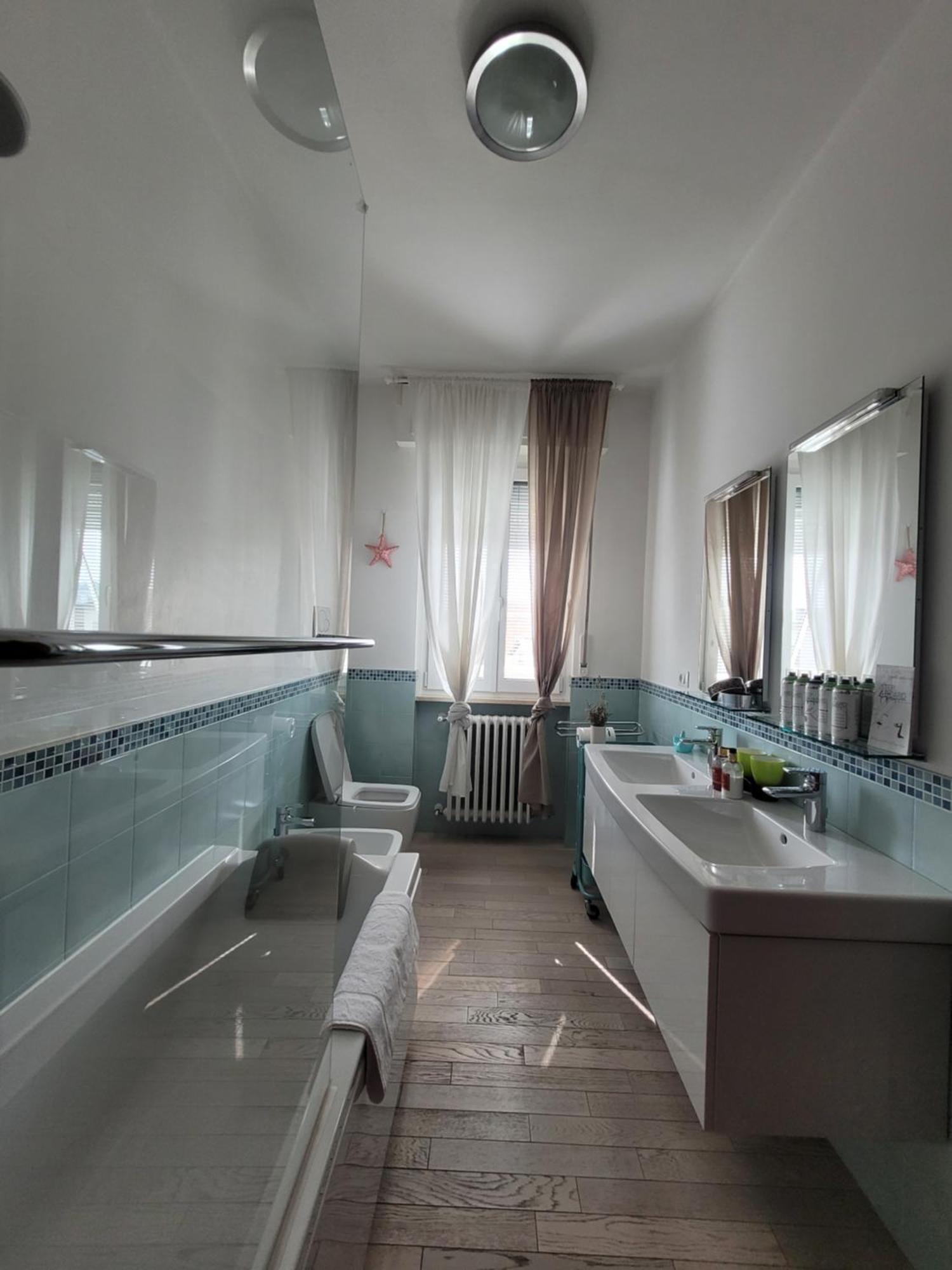 Ferienwohnung Garda Best Living Desenzano del Garda Exterior foto